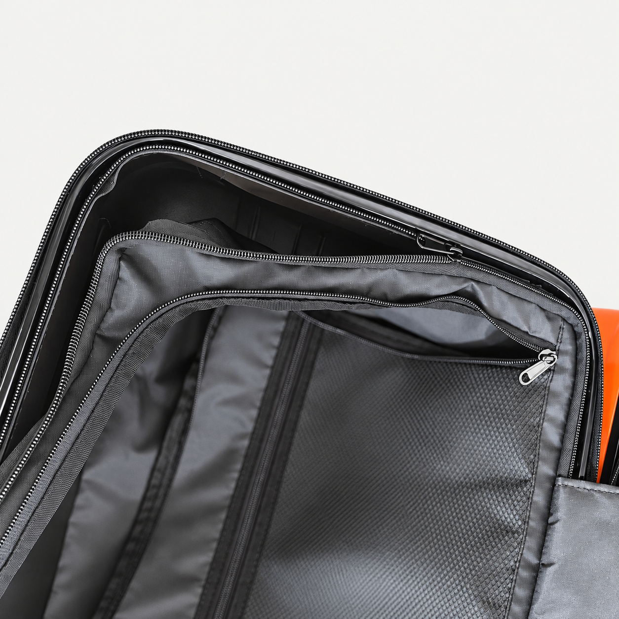 Rounded corner interior lining with zipped divider
